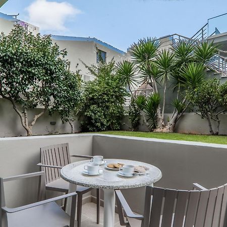 Manos Beachside Apartments Agia Marina Eksteriør bilde