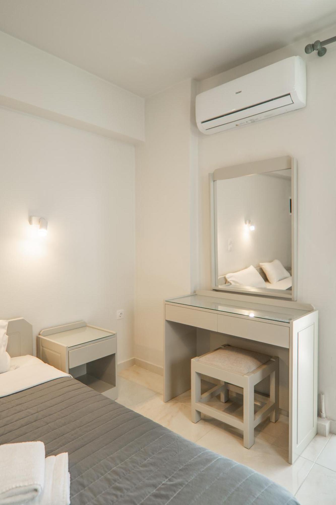 Manos Beachside Apartments Agia Marina Rom bilde