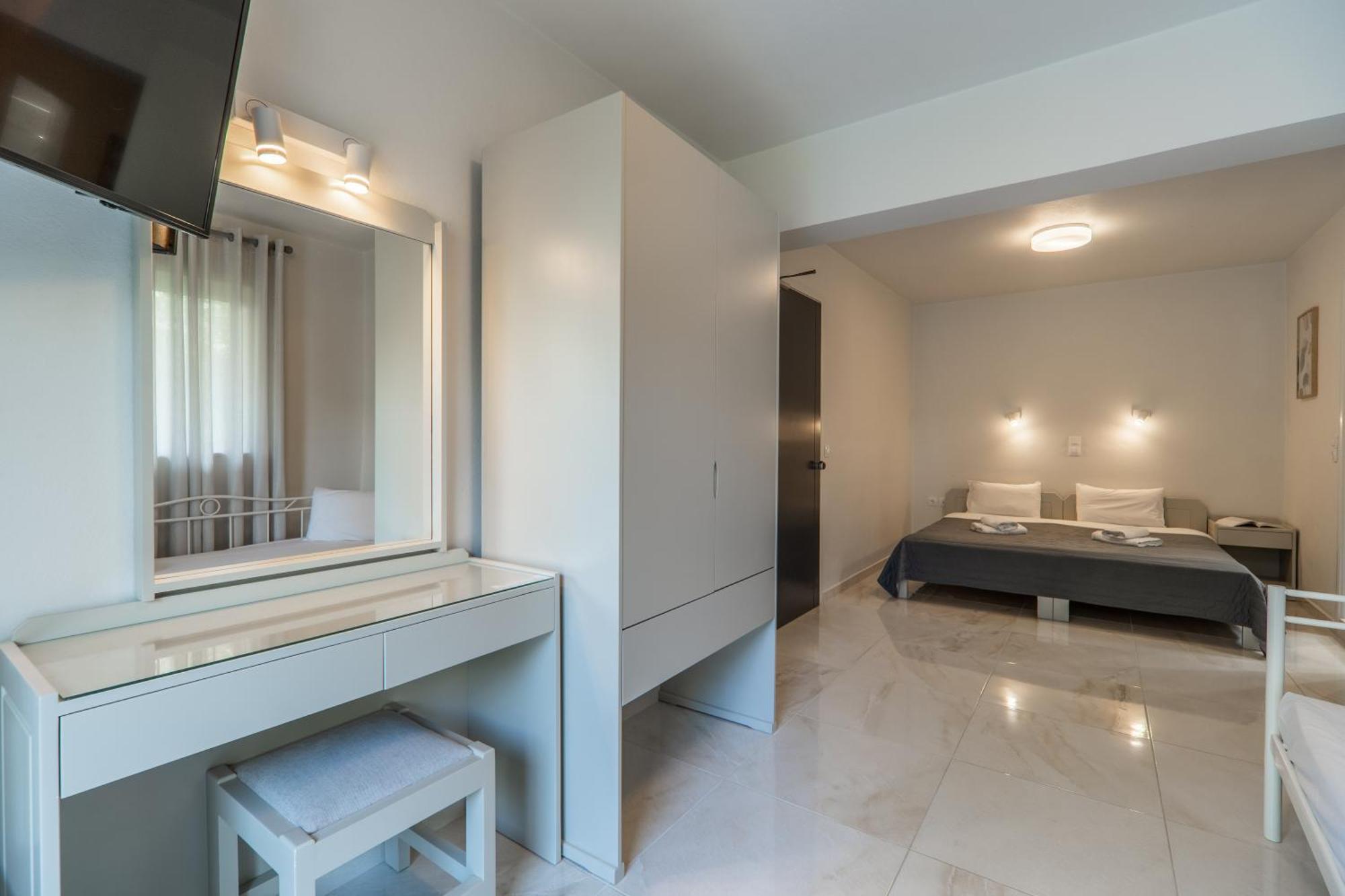 Manos Beachside Apartments Agia Marina Rom bilde