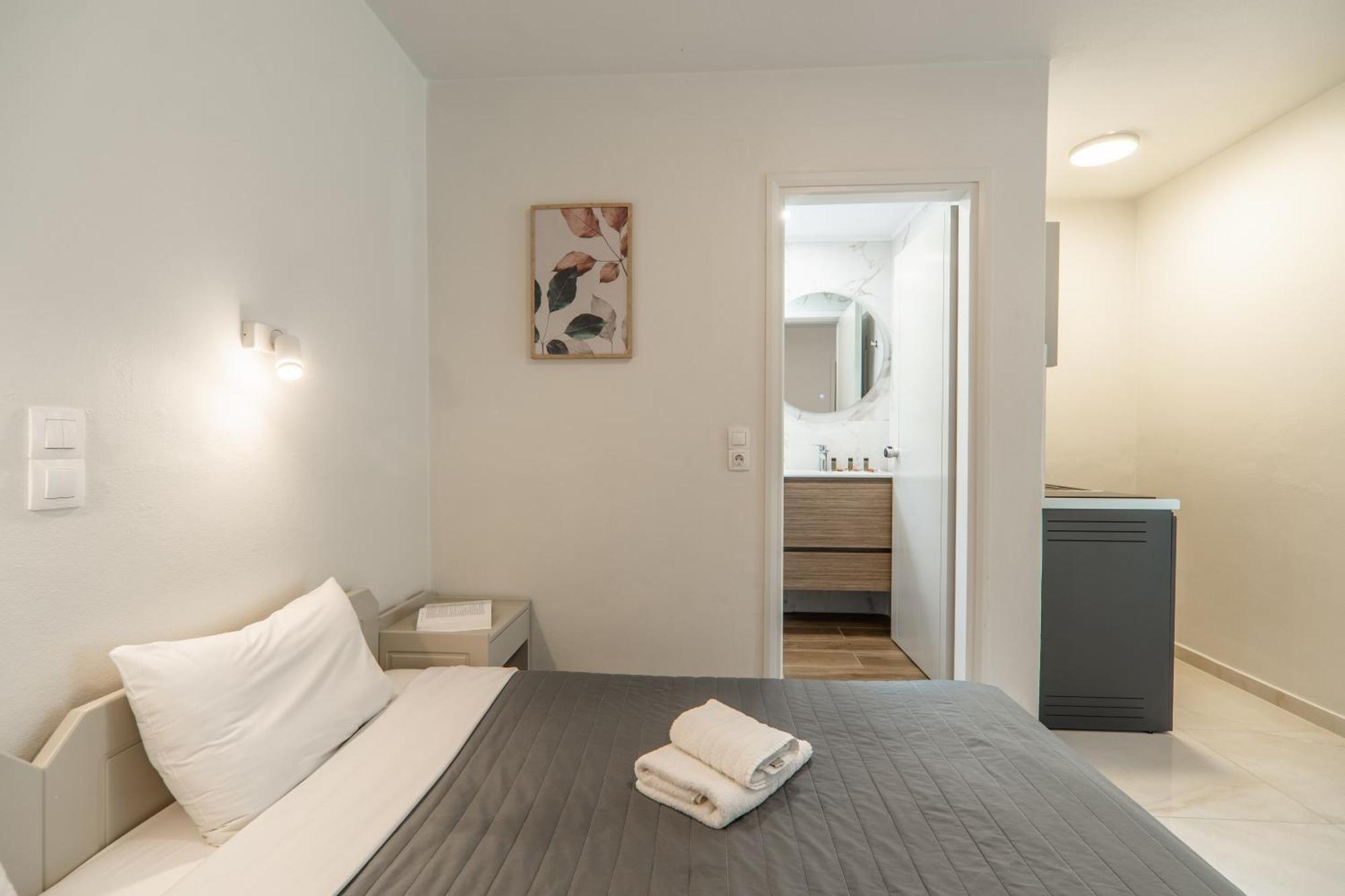 Manos Beachside Apartments Agia Marina Rom bilde