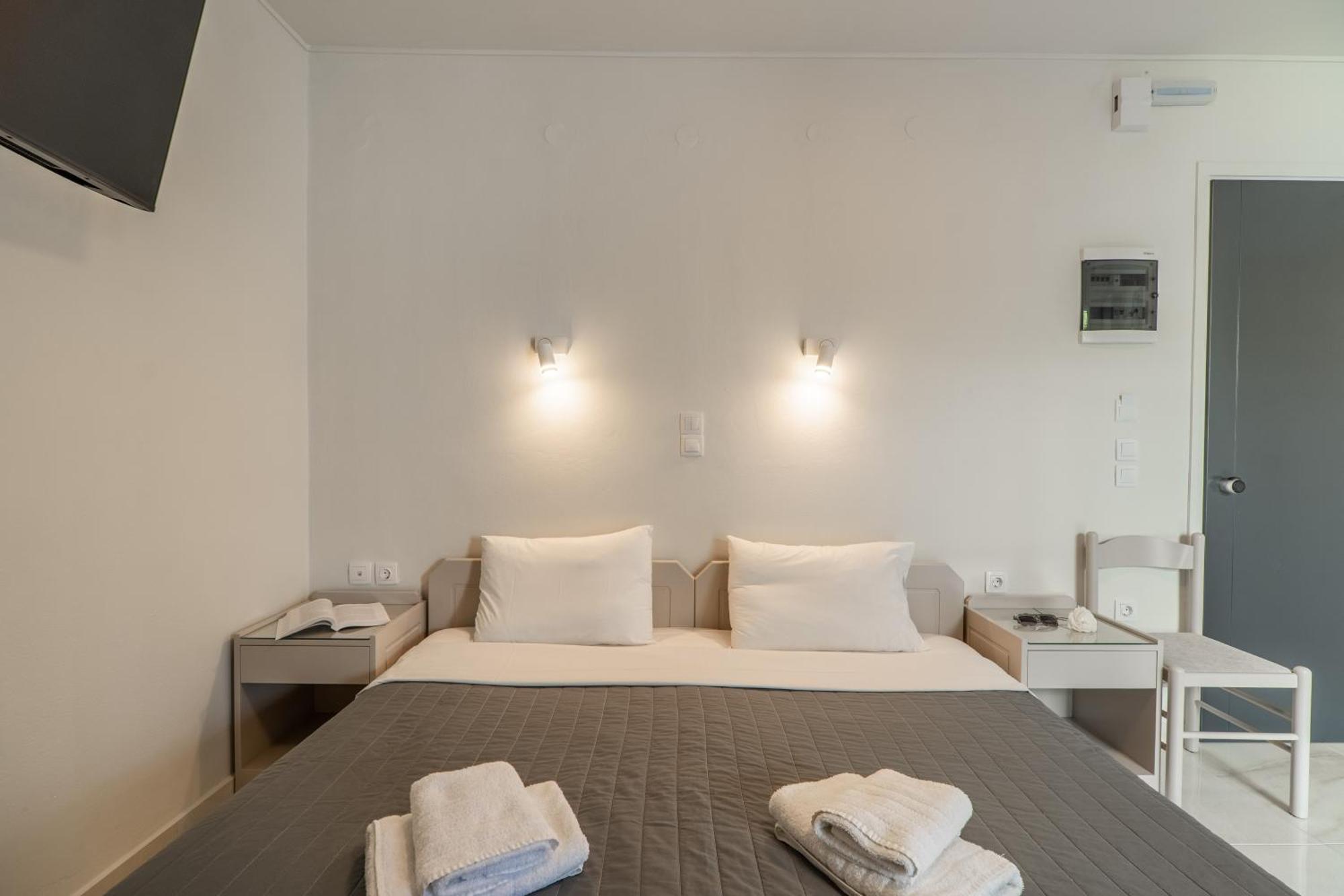 Manos Beachside Apartments Agia Marina Rom bilde