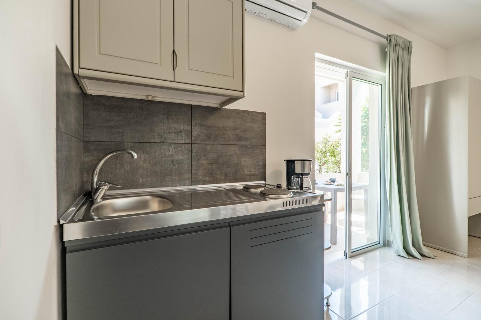 Manos Beachside Apartments Agia Marina Rom bilde
