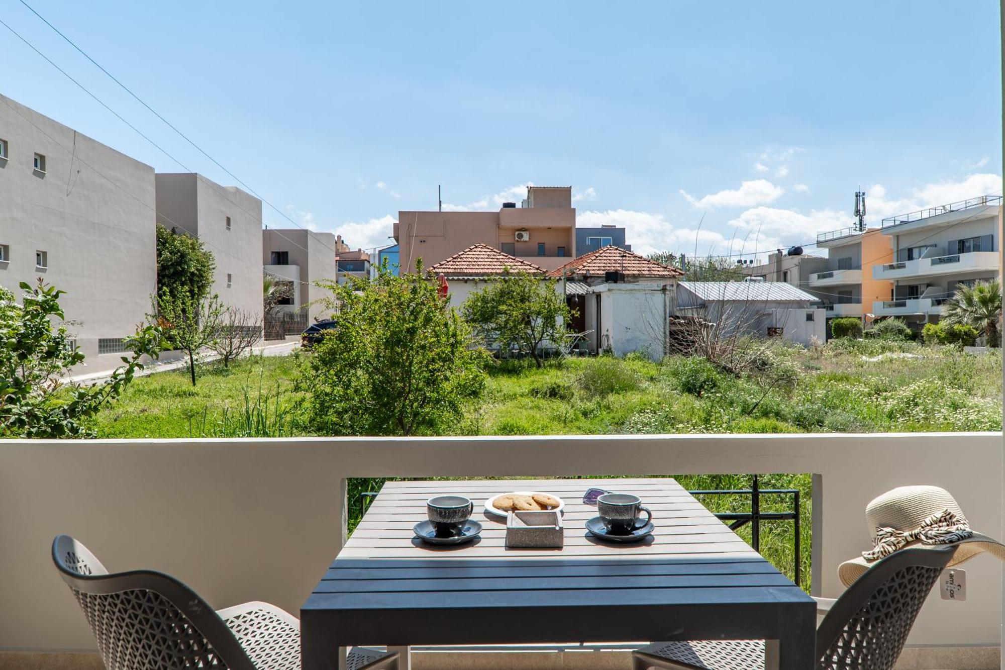 Manos Beachside Apartments Agia Marina Eksteriør bilde