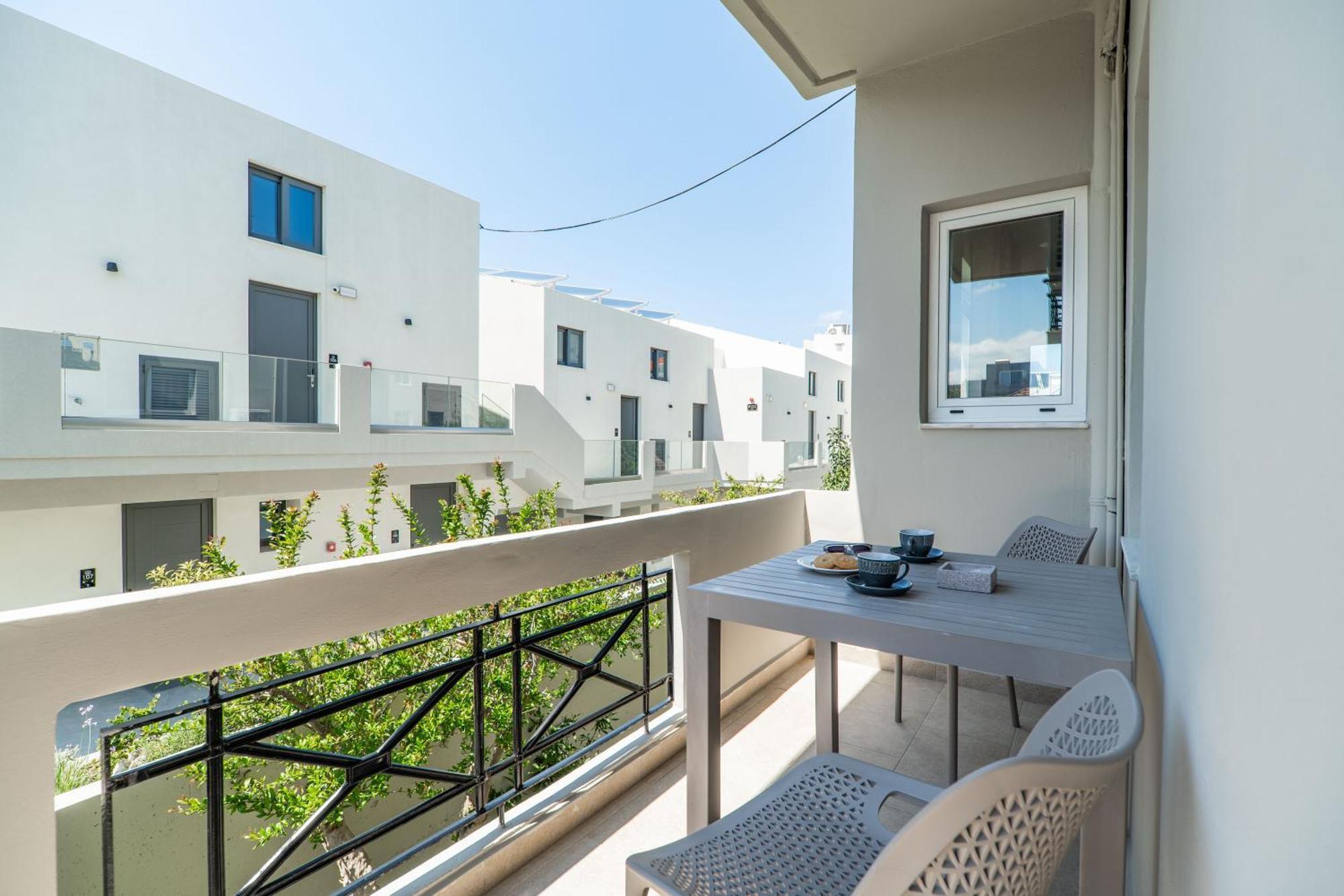 Manos Beachside Apartments Agia Marina Rom bilde