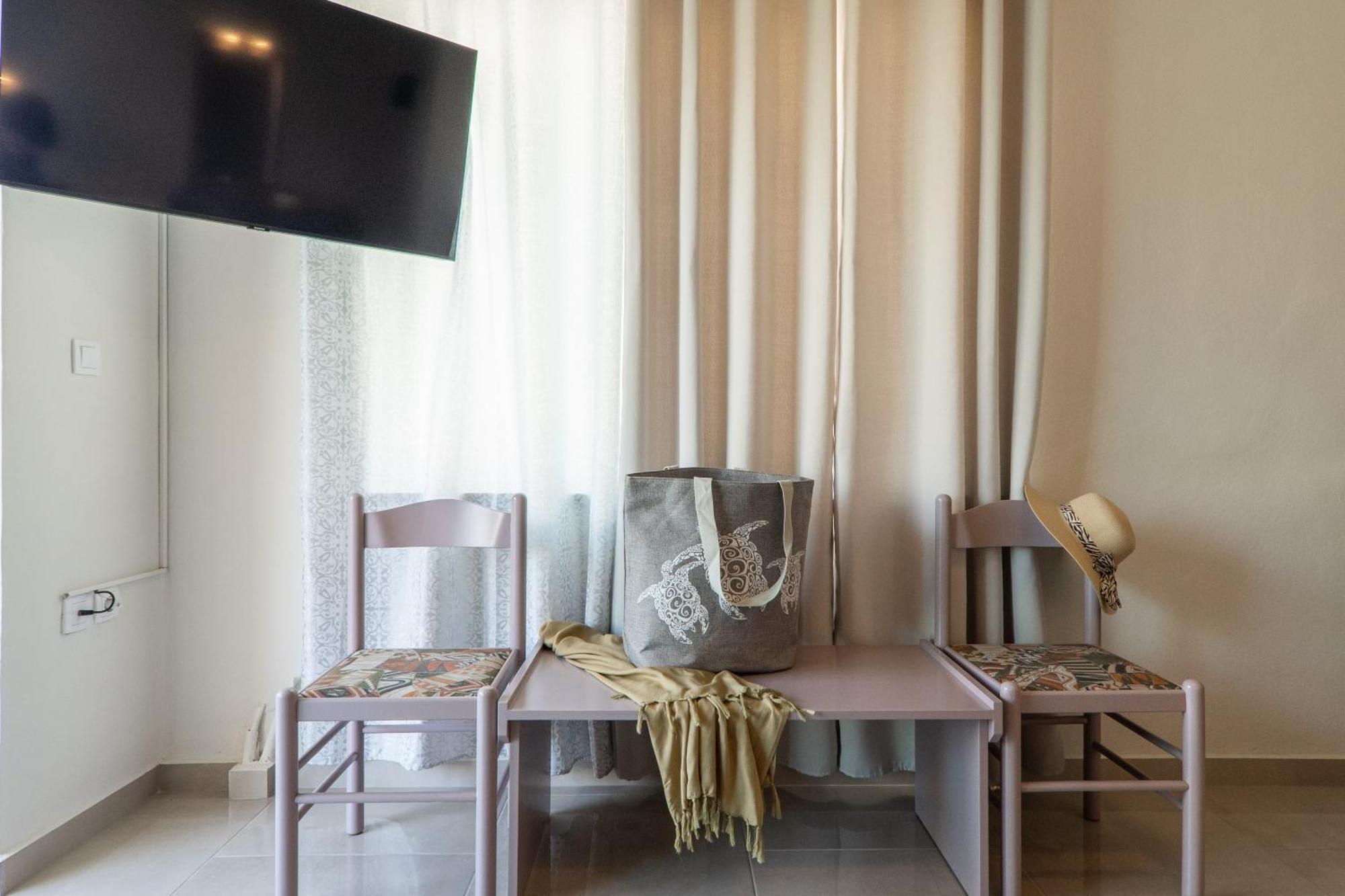 Manos Beachside Apartments Agia Marina Rom bilde