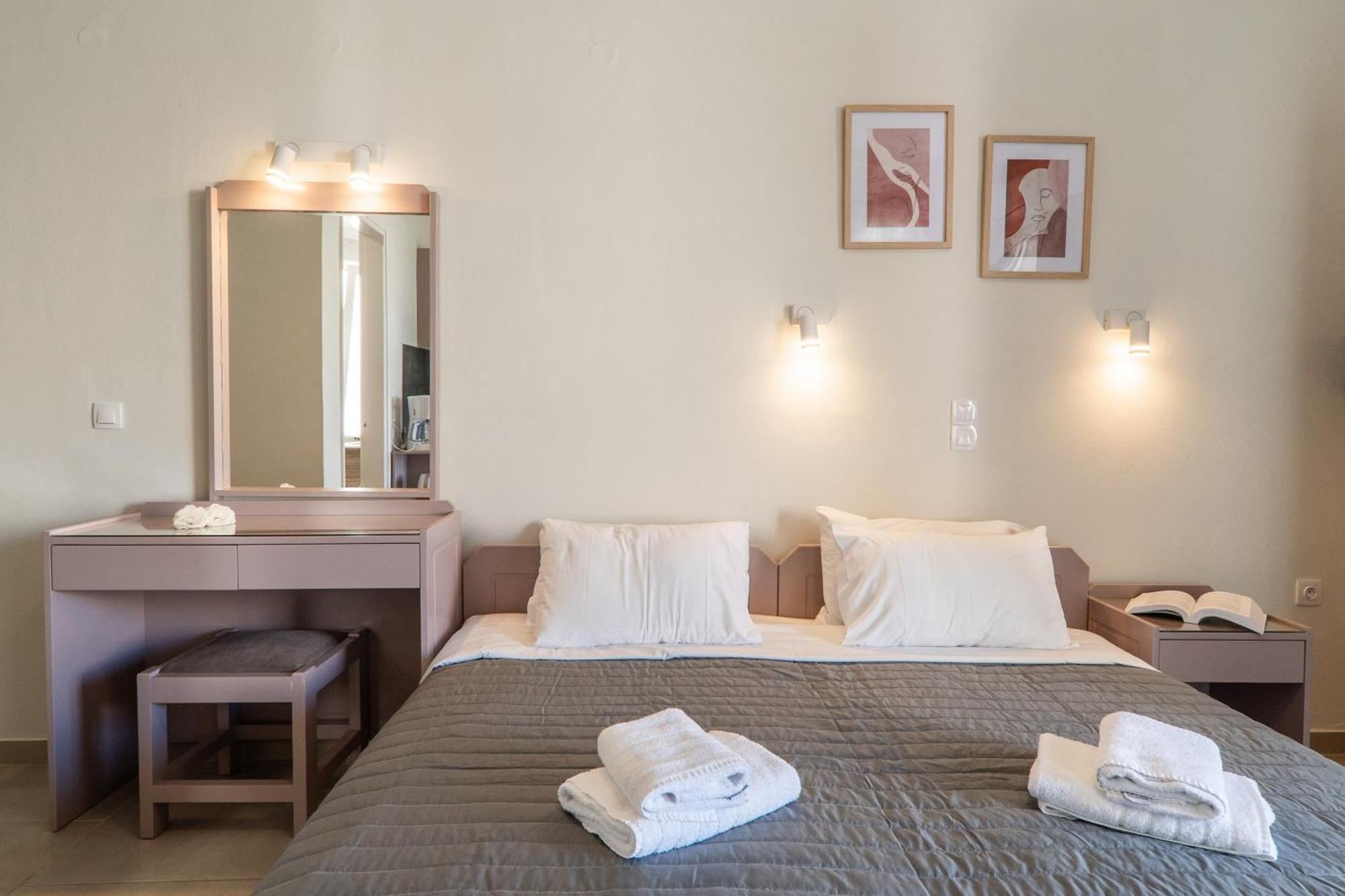 Manos Beachside Apartments Agia Marina Rom bilde